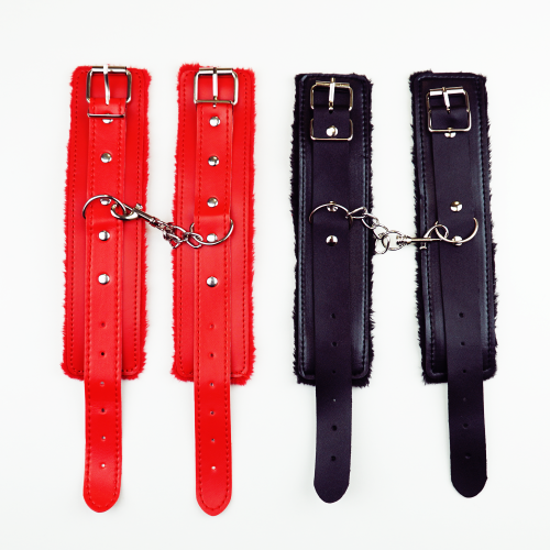 Мягкие наручнике на цепочке, эко-кожа photo 1